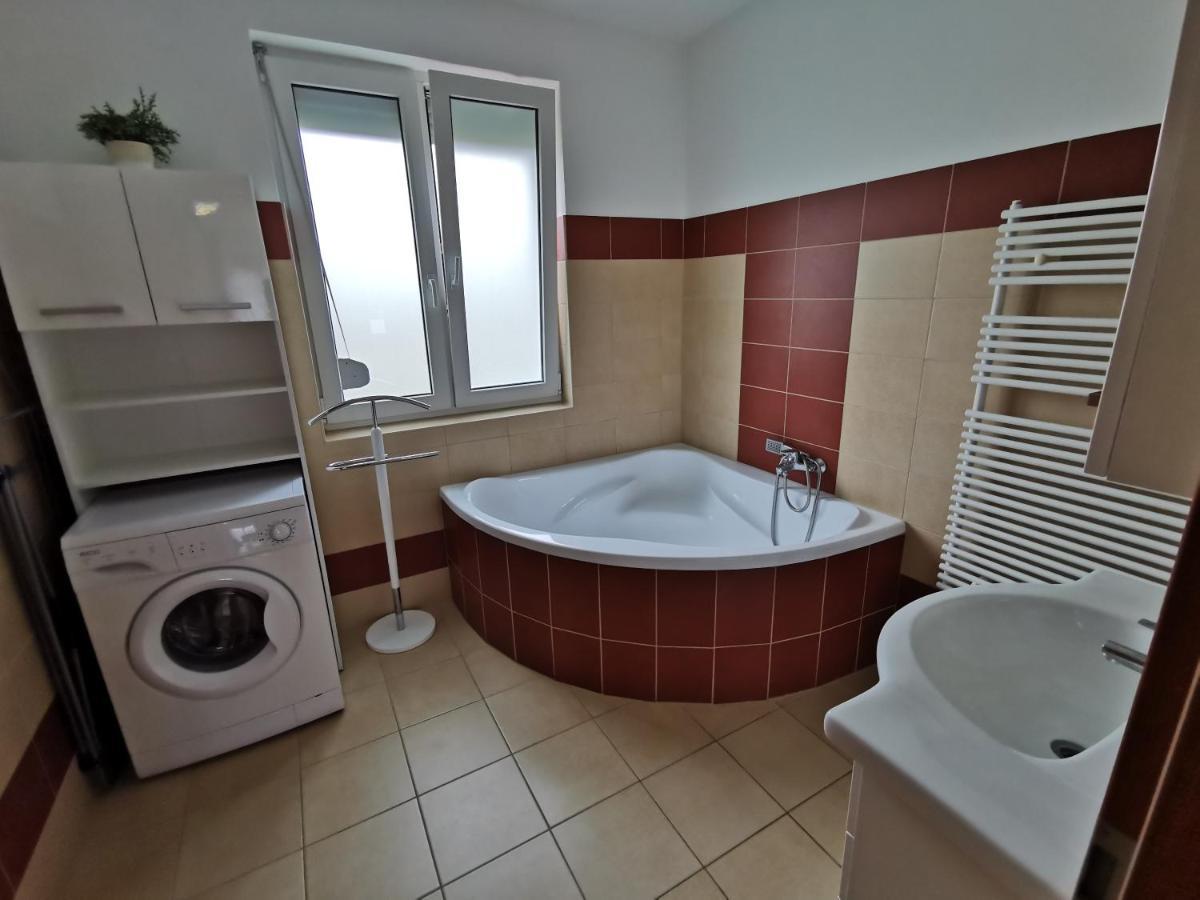 Freedom Apartman Hajdúszoboszló Eksteriør bilde