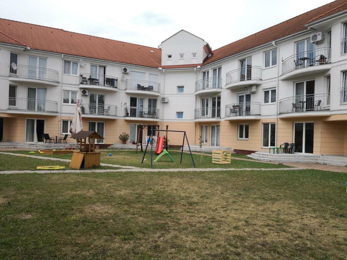 Freedom Apartman Hajdúszoboszló Eksteriør bilde